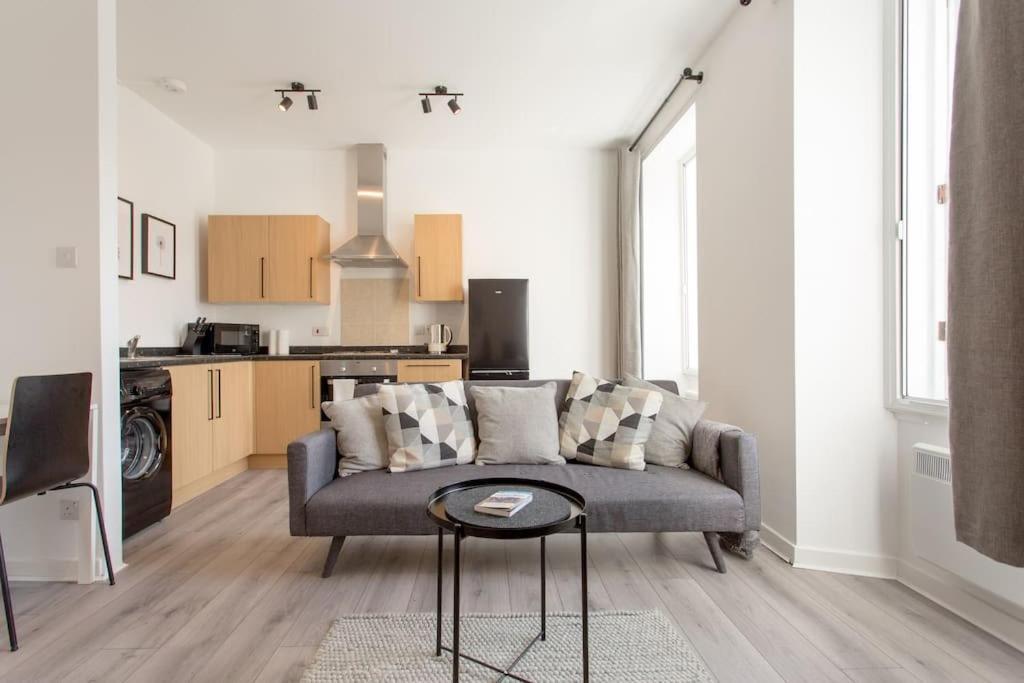 Modern & Bright 1 Bed For 4 Close To Centre! Daire *